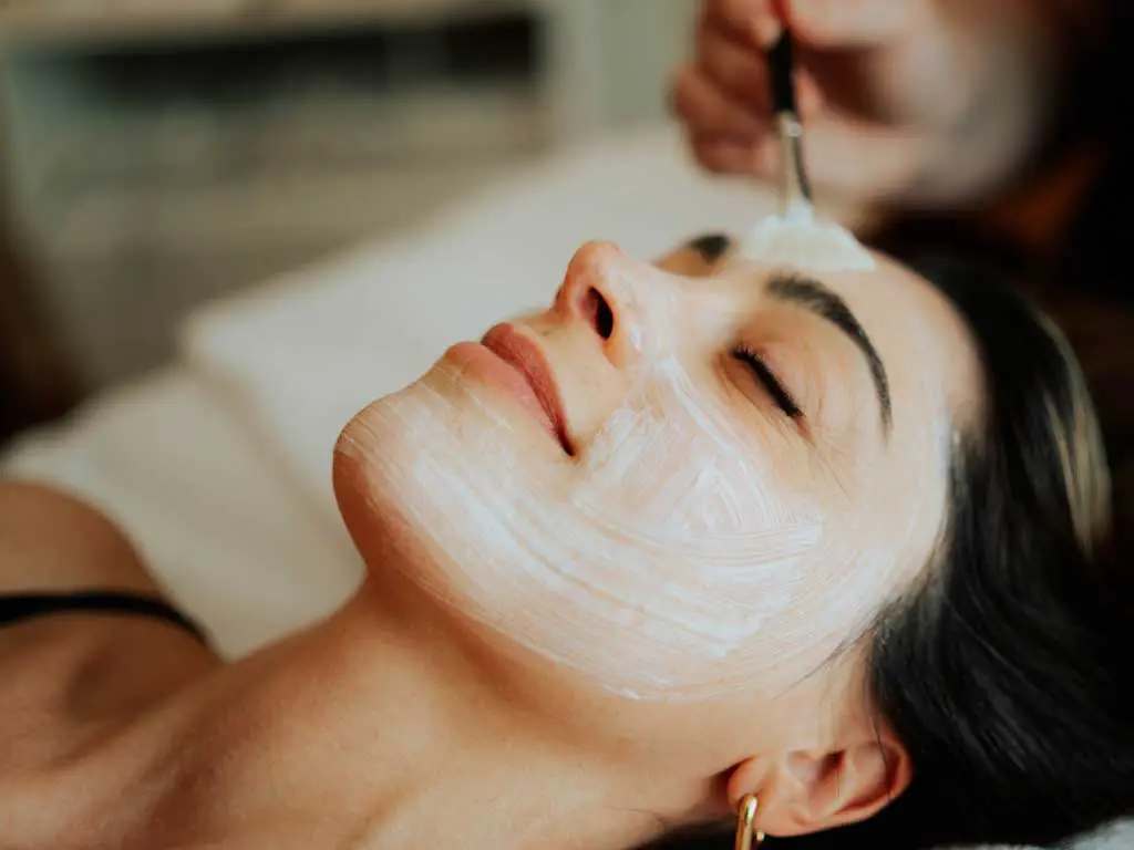 Kosmetikanwendung bei Weglöhner Wellness im Hotel Dirsch
