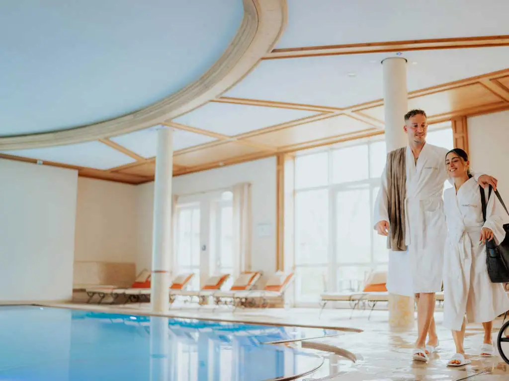Innenpool im Wellnessbereich des Hotel Dirsch
