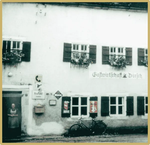 Historische Fassade der Gastwirtschaft Dirsch in Emsing