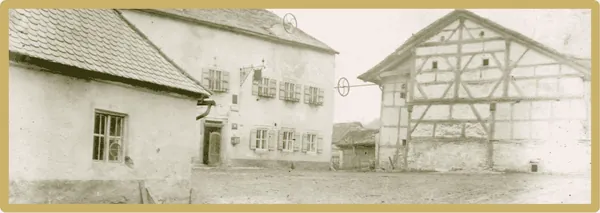 Historisches Anwesen des Gasthofs Dirsch mit Nebengebäude