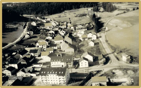 Historische Luftaufnahme von Emsing und dem Gasthof Dirsch