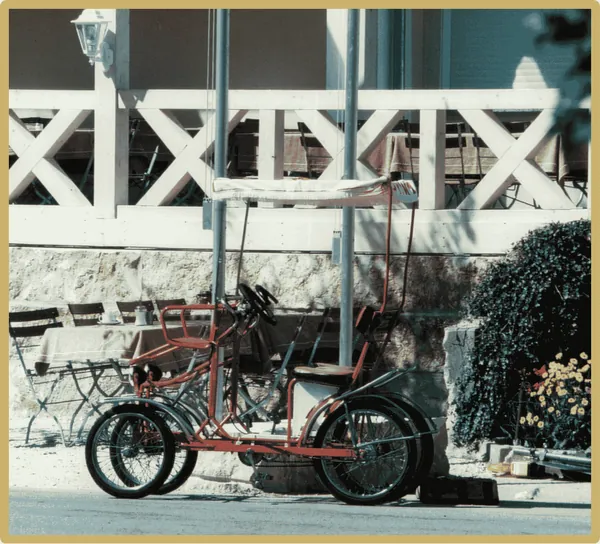 Historisches Tandem vor dem Hotel Dirsch