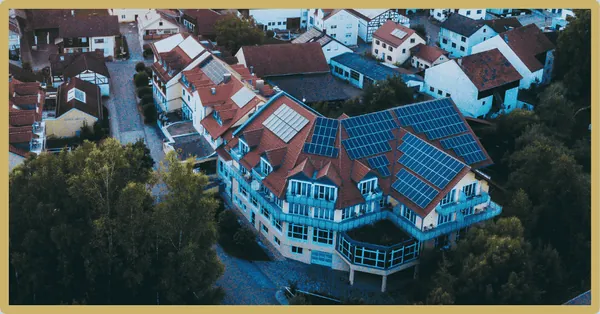 Luftaufnahme des Hotel Dirsch mit dem gewachsenen Hotelkomplex