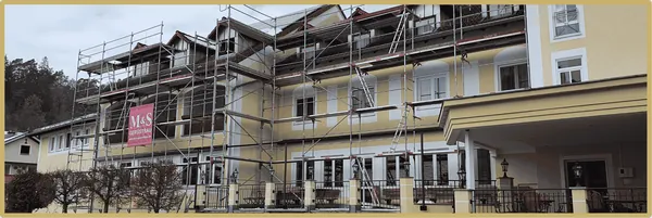 Renovierungsarbeiten an der Fassade des Hotel Dirsch
