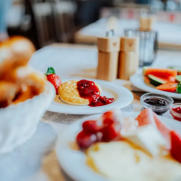 Frühstücksbuffet – Ansicht 01 im Restaurant- und Genussbereich des Hotel Dirsch