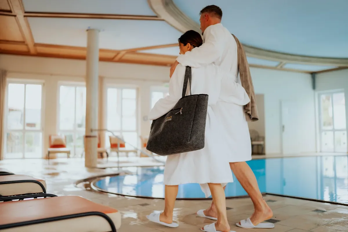 Innenpool im Wellnessbereich des Hotel Dirsch