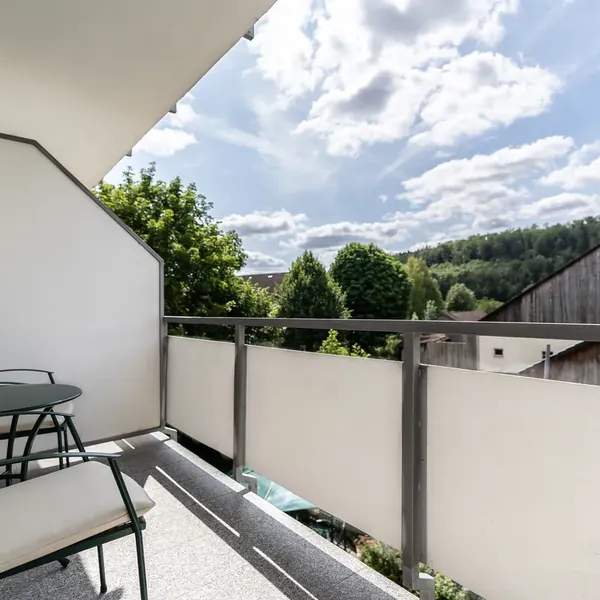 Balkon mit Aussicht im Wohnbereich des Hotel Dirsch