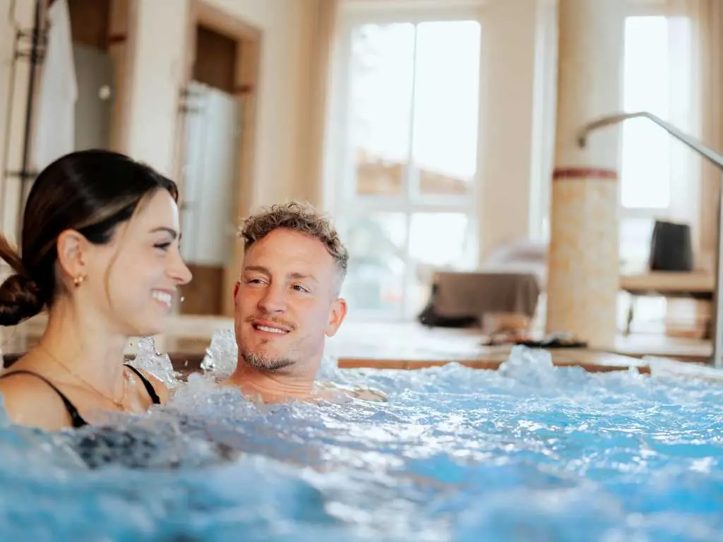 Pool im Wellnessbereich des Hotel Dirsch