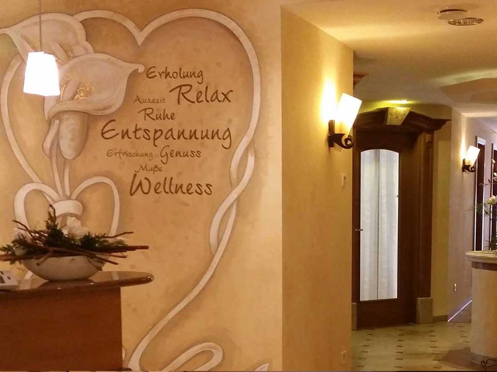 Eingang zum Spa-Bereich unseres Wellnesshotels im Altmühltal