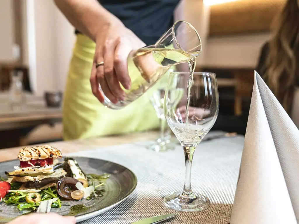 Ausbildung zur „Gastgeber-Glücksfee“ / Hotelfachfrau/-mann (m/w/d)
