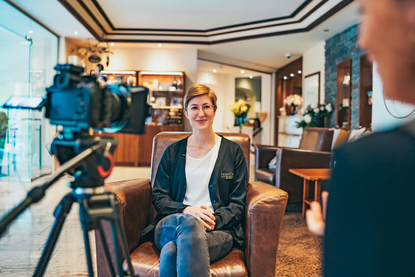 Lea im Gespräch im Hotel Dirsch